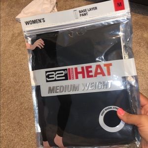 32 Degrees Pants - 32 degree heat medium weight black leggings. 32 Degrees Pants - 32 degree heat medium weight black leggings.